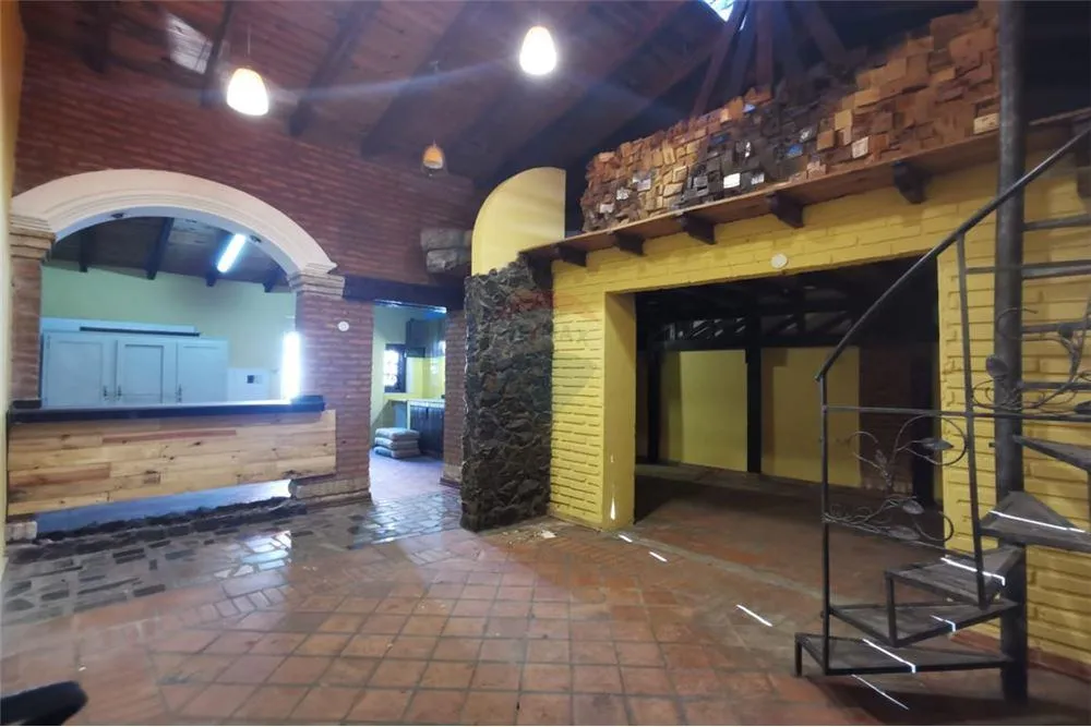 ALQUILO SALÓN COMERCIAL EN EL CENTRO DE LUQUE — foto 3