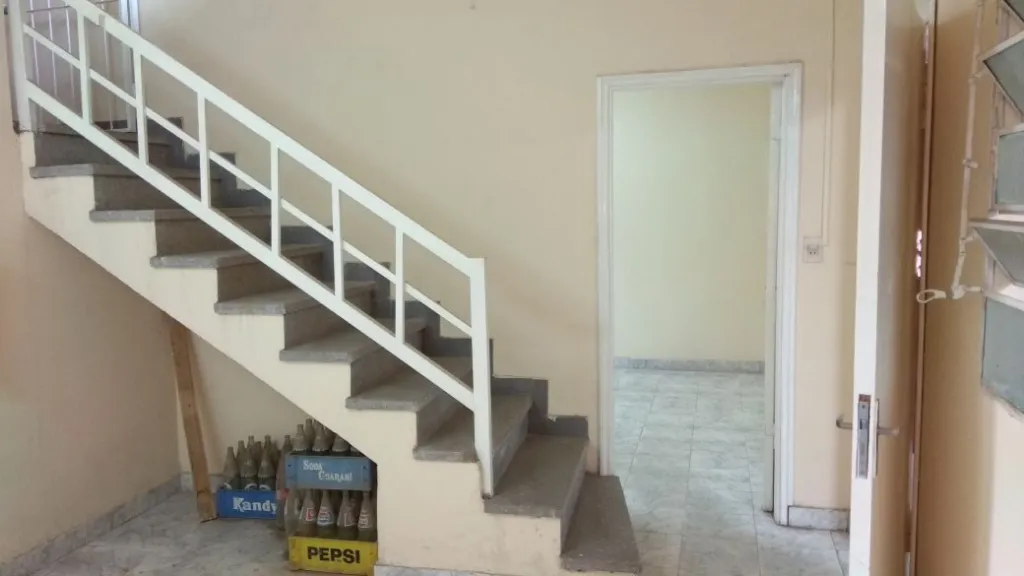 EHSIP ALQUILA: OFICINAS CORPORATIVAS CON DEPÓSITO EN SAJONIA — foto 2