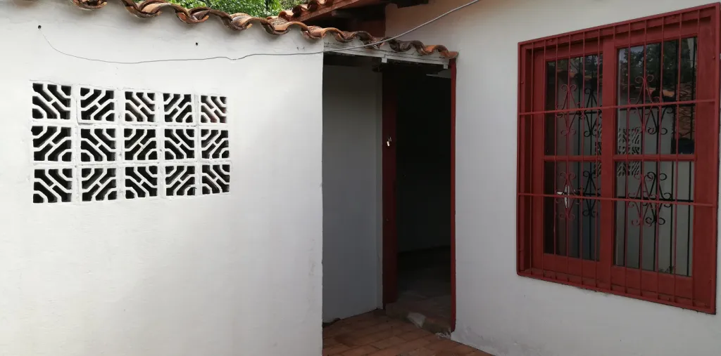 VENDO TERRENO CON CASA MUY BIEN UBICADO ZONA TERMINAL — foto 2