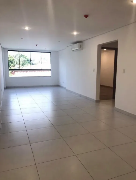 PROX. CLUB CENTENARIO: ELEGANTE DEPTO A ESTRENAR, 2 DORMITORIOS, 3.900.000 GS. — foto 3