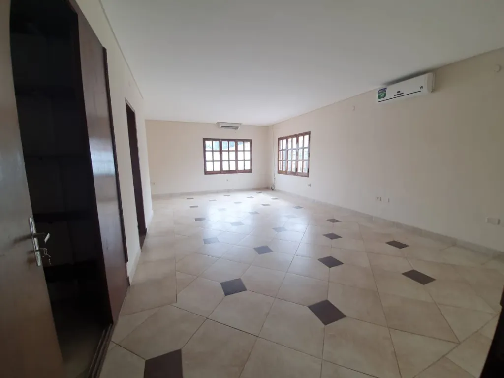 BO JARA – AVDA. BRASILIA: MAGNIFICA RESIDENCIA IDEAL P VIVIENDA U OFICINA, 5.000.000 GS — foto 3