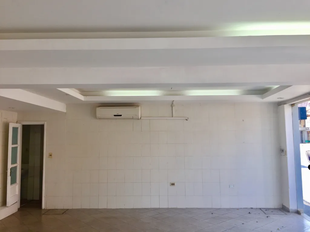LOCAL CON EXCELENTE UBICACION EN VILLA MORRA PARA COMERCIO, OFICINA, CONSULTORIOIO — foto 2