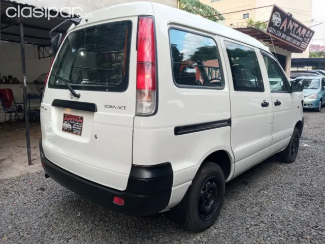 Toyota Noah 2004 — foto 5