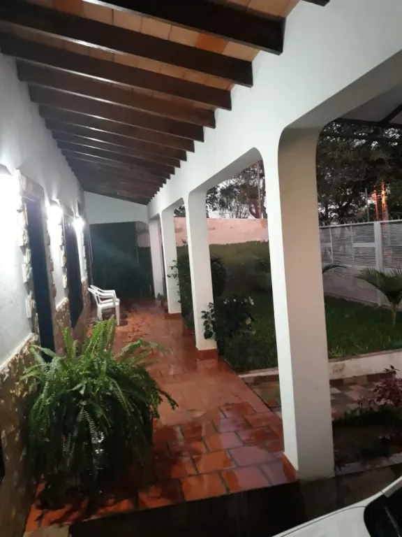 VENDO HERMOSA CASA EN SAN LORENZO CERCA DEL PALACIO DE JUSTICIA — foto 3