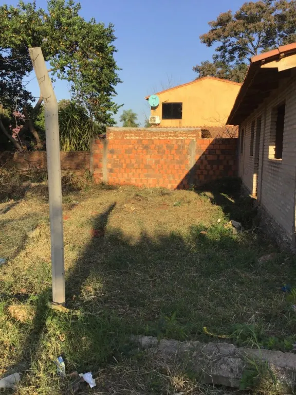 Hermoso terreno PAÏ ÑU.NEMBY..Superficie 638M2 con dos casas por terminar. — foto 3