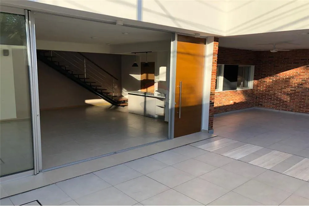 VENDO HERMOSO DUPLEX EN LUQUE — foto 3