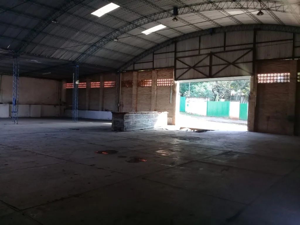PTO. PABLA – LAMBARÉ: 720 M2, DEPOSITO AMPLIO Y SEGURO + 2 OFICINAS, 7.000.000 GS. — foto 2