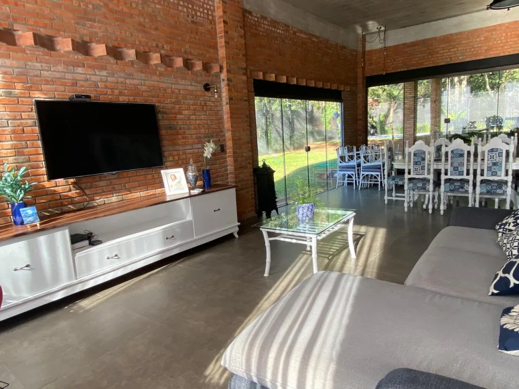 SAN BERNARDINO: IMPORTANTE RESIDENCIA POR 2 MESES, SÓLO 10.000 USD — foto 2