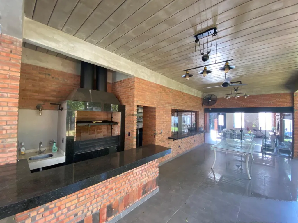 SAN BERNARDINO: IMPORTANTE RESIDENCIA POR 2 MESES, SÓLO 10.000 USD — foto 3