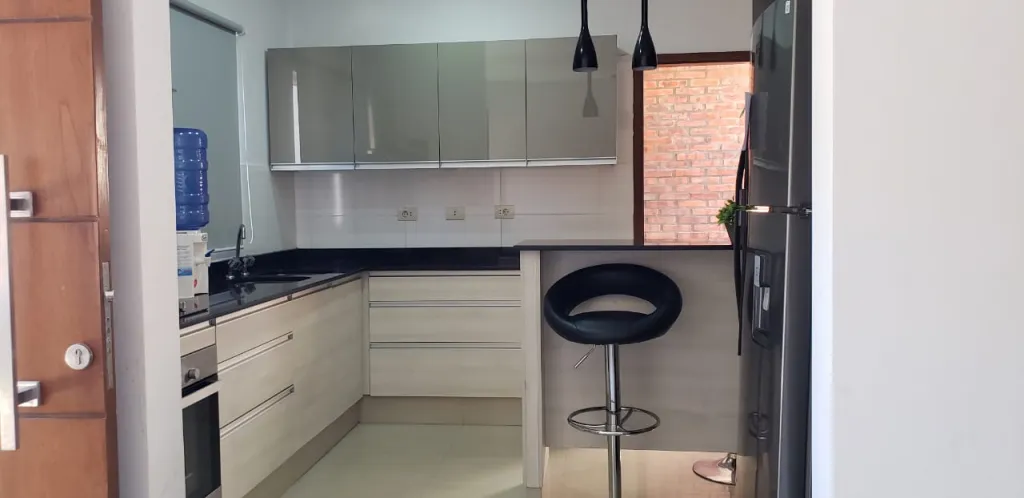 VENDO HERMOSA CASA ESTILO MINIMALISTA EN LOMA PYTA!! — foto 2