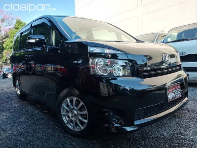 Toyota Voxy 2009 - foto 2
