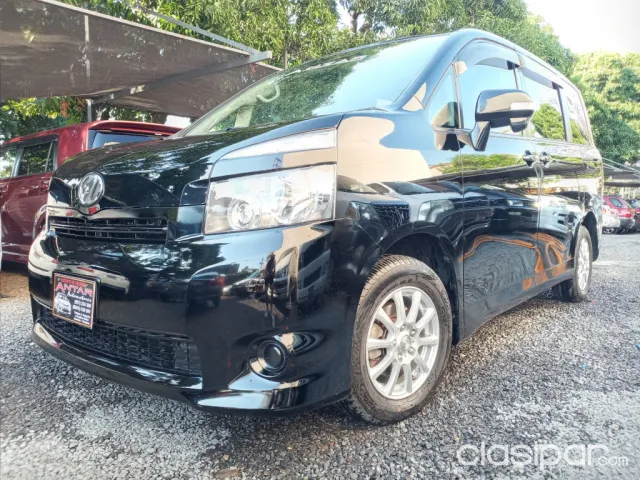 Toyota Voxy 2009 — foto 4