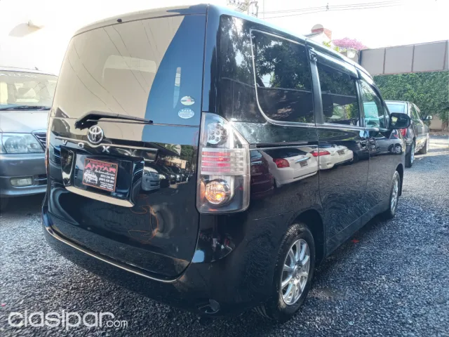 Toyota Voxy 2009 — foto 5