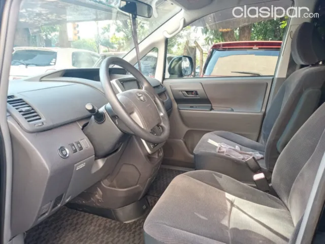 Toyota Voxy 2009 — foto 7