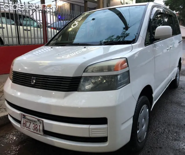Toyota Voxy 2003 - foto 2