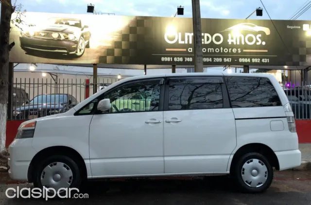 Toyota Voxy 2003 — foto 3