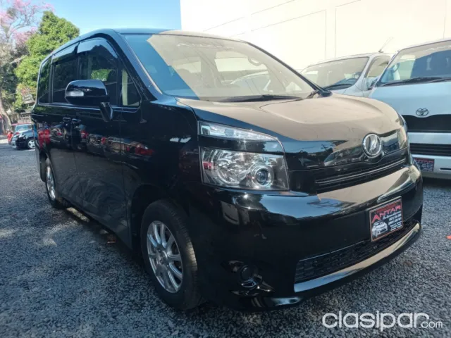 Toyota Voxy 2009 — foto 2