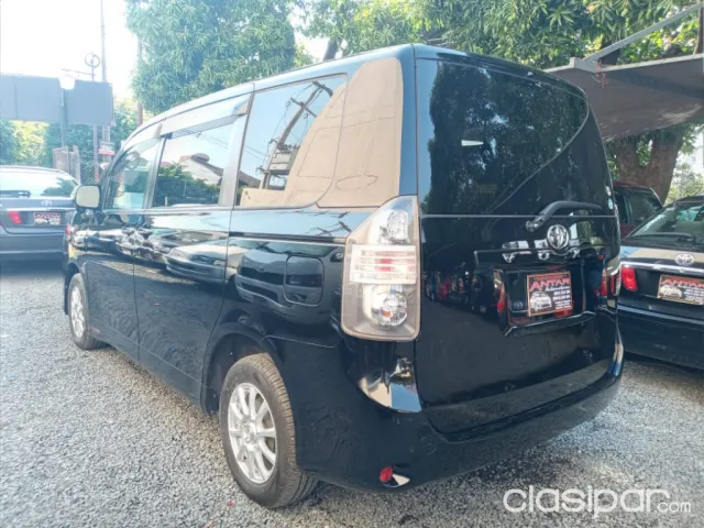 Toyota Voxy 2009 — foto 6