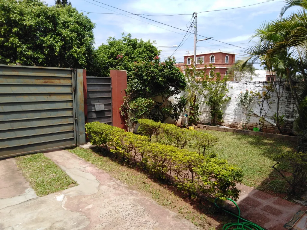 CASA CON DEPARTAMENTO EN BARRIO VISTA ALEGRE EN TERRENO 10 X 35 - PROX AVDA FDO DE LA MORA — foto 3
