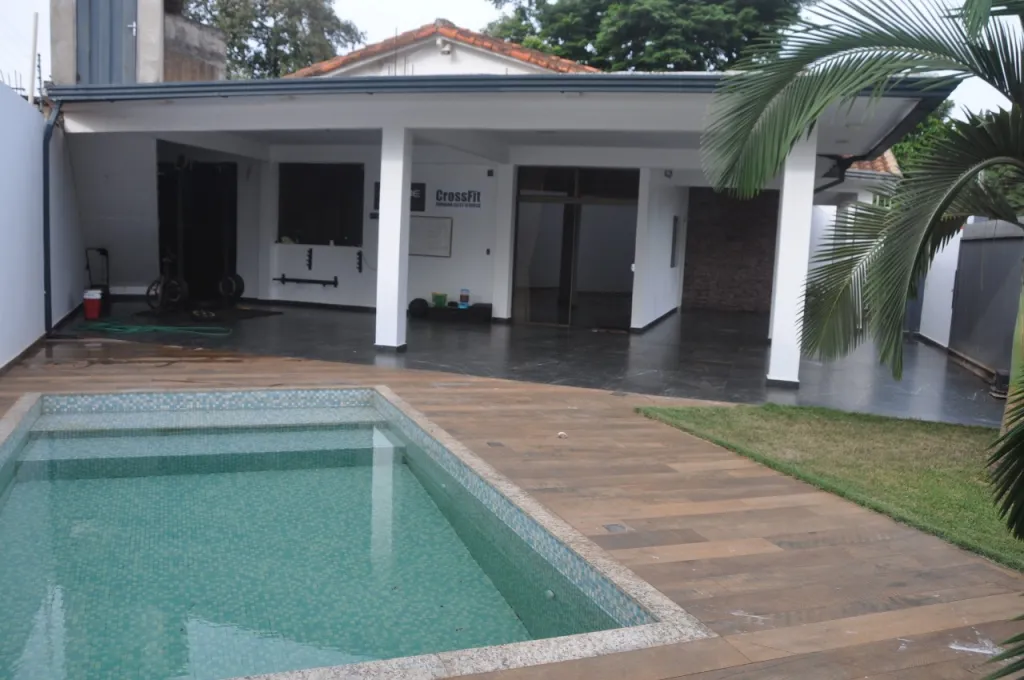 VENDO HERMOSA CASA CON 3 DORMITORIOS Y PISCINA — foto 2