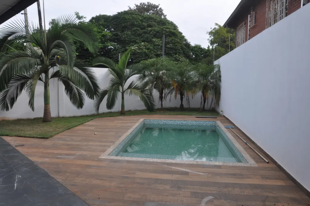 VENDO HERMOSA CASA CON 3 DORMITORIOS Y PISCINA — foto 3