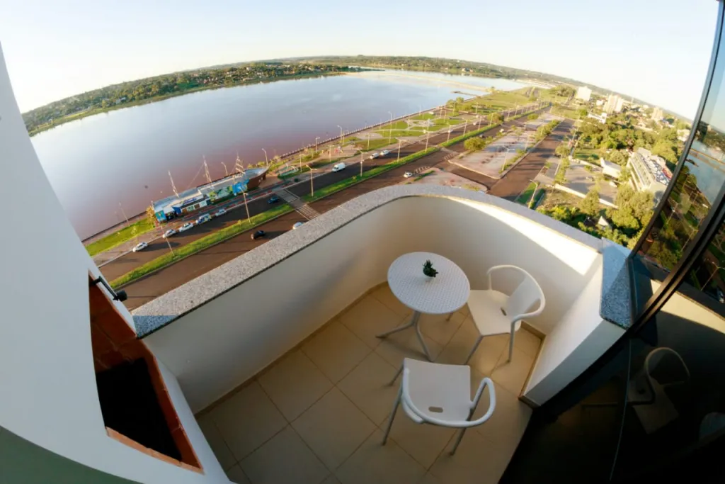 Torres Bolik Ofrece En Encarnación Hermoso Departamento De 2 Dormitorios — foto 3