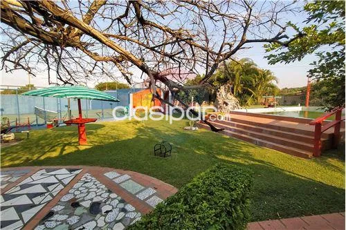 VENDO AMPLIA CASA DE VERANO EN YPACARAÍ — foto 2