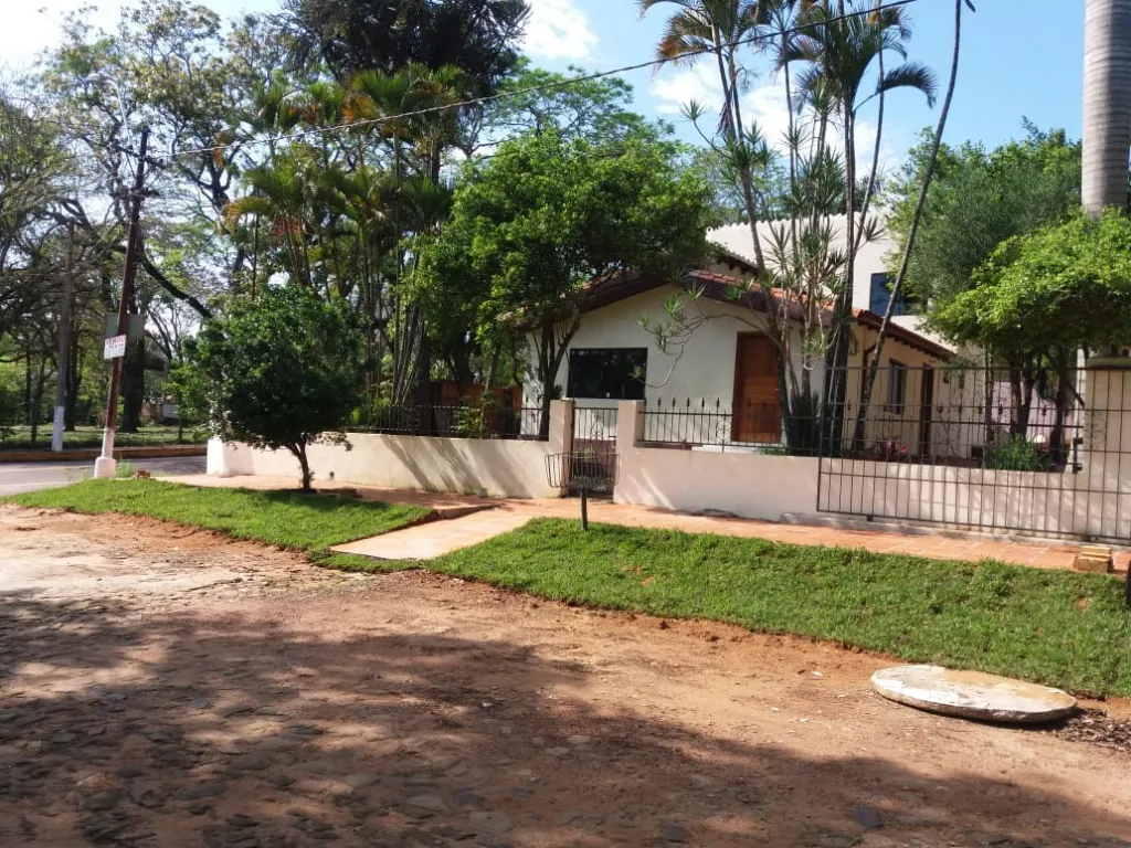 Vendo casa en el Centro de Itacurubí de La Cordillera en esquina y a 200 mts del Arroyo — foto 2
