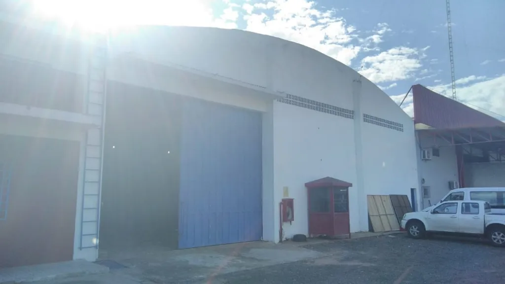LAMBARÉ SUP. EL PUEBLO: DEPÓSITOS + OFICINAS – SUPERFICIES A CONVENIR – 22.000.000 GS. — foto 2