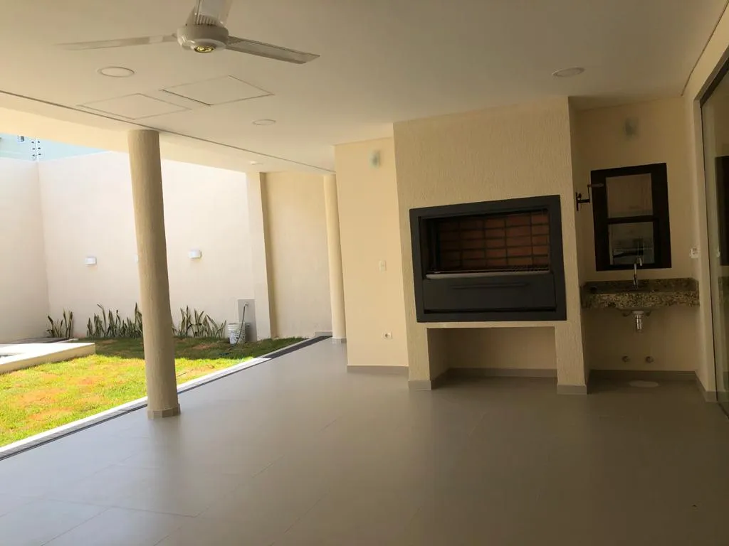 PROX. UNIV. AMERICANA (Bº JARA): ELEGANTE RESIDENCIA MINIMALISTA, 4 SUITES, JARDÍN. — foto 3