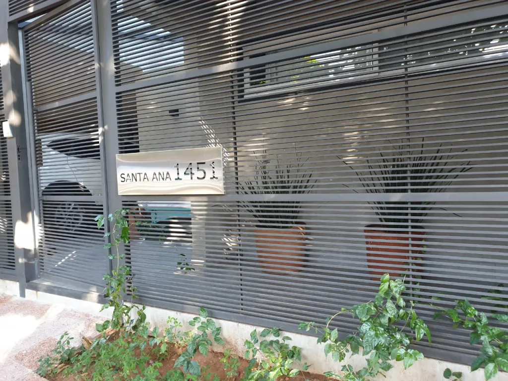 CARMELITAS: MAGNÍFICA RESIDENCIA, 4 DORMITORIOS, JARDÍN, PISCINA, OPC. AMOBLADO, 2.000USD — foto 3