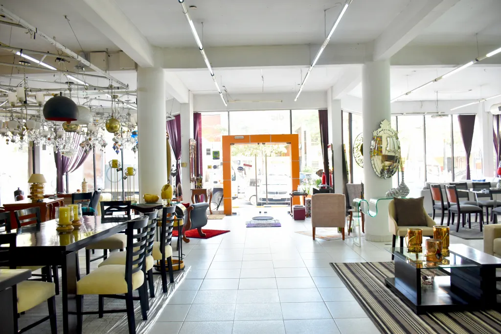 VENDO EDIFICIO DIC MUEBLES SOBRE EUSEBIO AYALA — foto 2