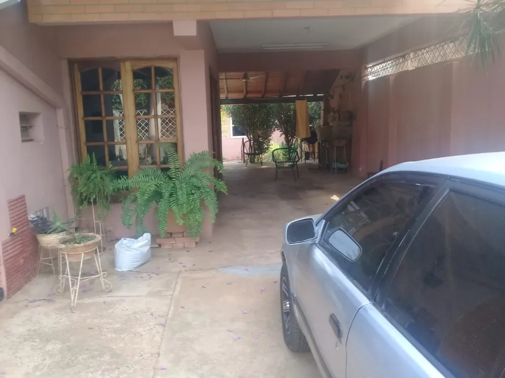 Casa de 2 pisos con garage para 2 vehículos con techo3 habitaciones 1baño 1sala 1comedor — foto 2