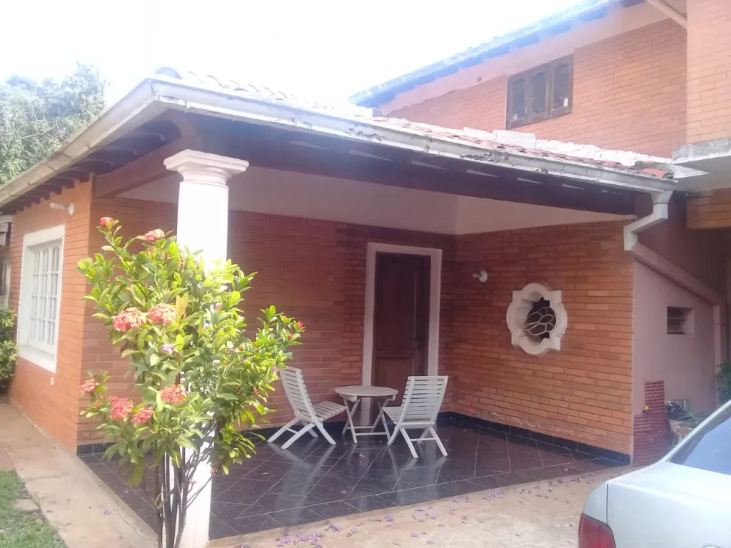 Casa de 2 pisos con garage para 2 vehículos con techo3 habitaciones 1baño 1sala 1comedor — foto 3
