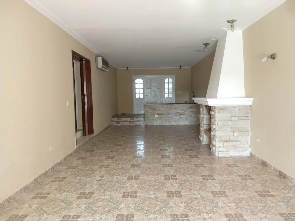 Importante residencia en el barrio Manorá — foto 2
