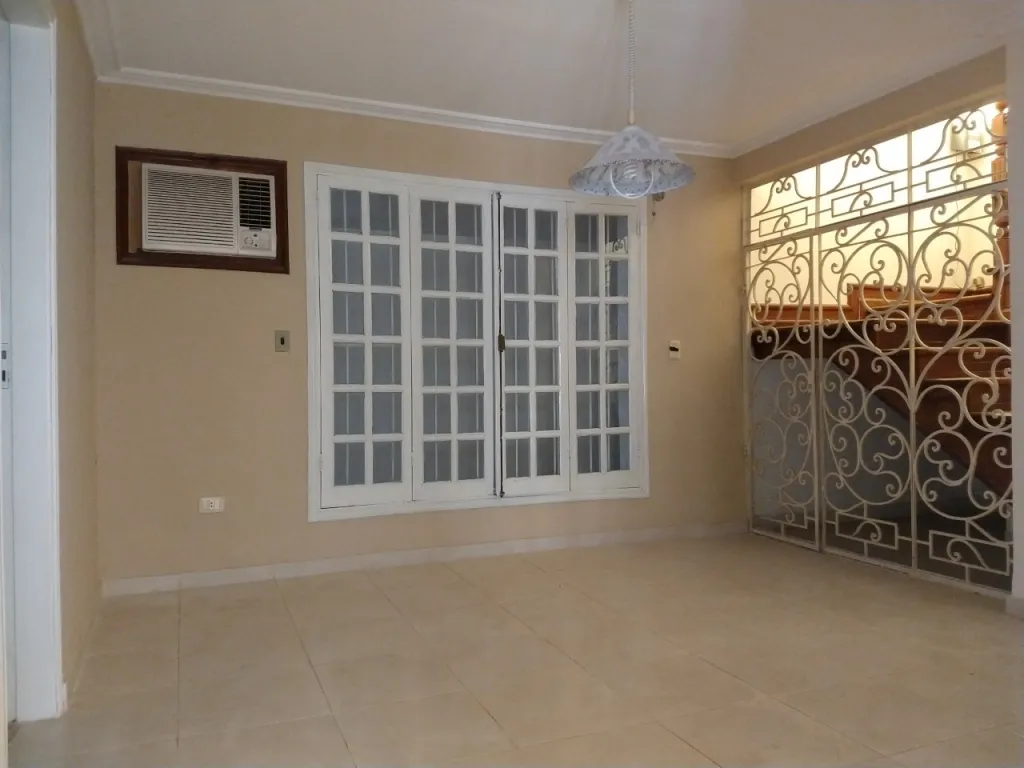 Importante residencia en el barrio Manorá — foto 3
