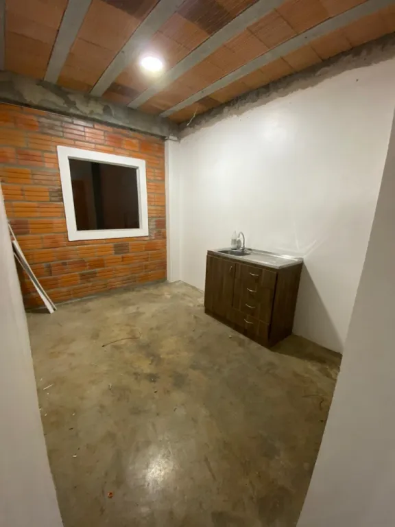 Fernando de la Mora z sur alquilo deposito de 560 m2 de construcción.- — foto 2
