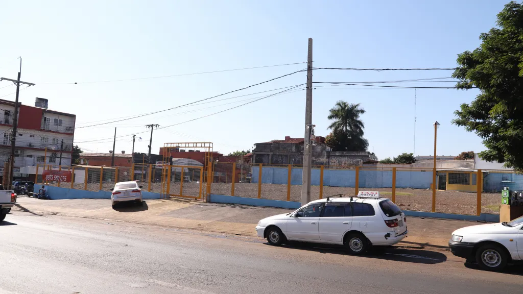 ALQUILO TERRENO CON OFICINA SOBRE SUPER CARRETERA KM 4 AL COSTADO DEL VIADUCTO — foto 2