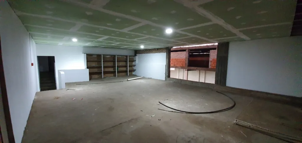 AVDA. MME LYNCH: 750M2, IMPECABLE DEPOSITO + OFICINAS, 8.000.000 USD. — foto 3