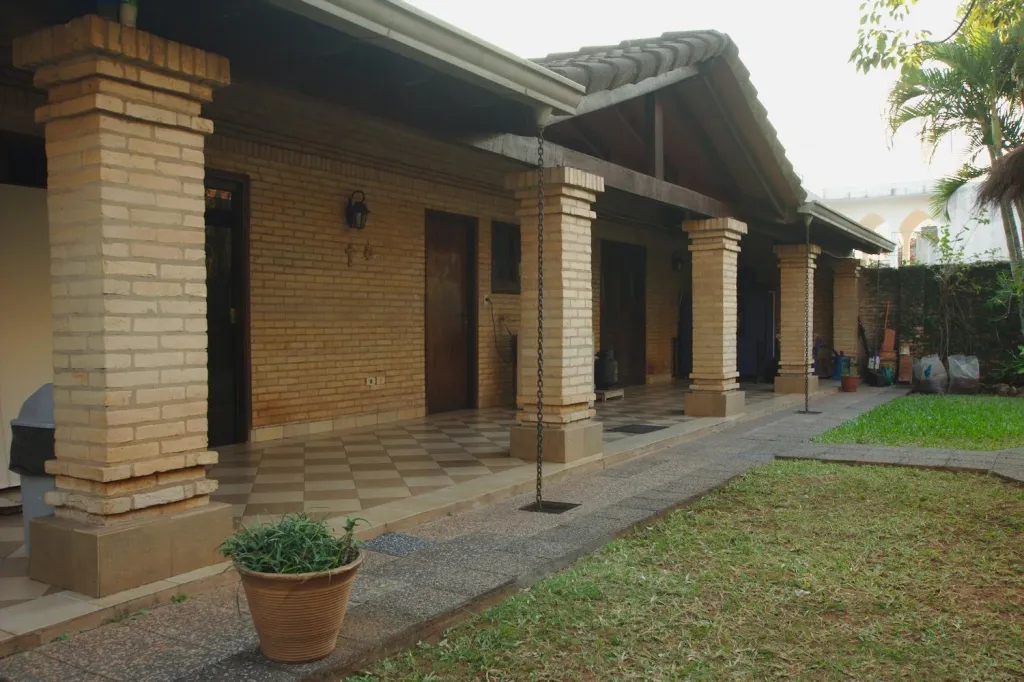 CASA DE 3 DORMITORIOS EN SAN LORENZO — foto 3