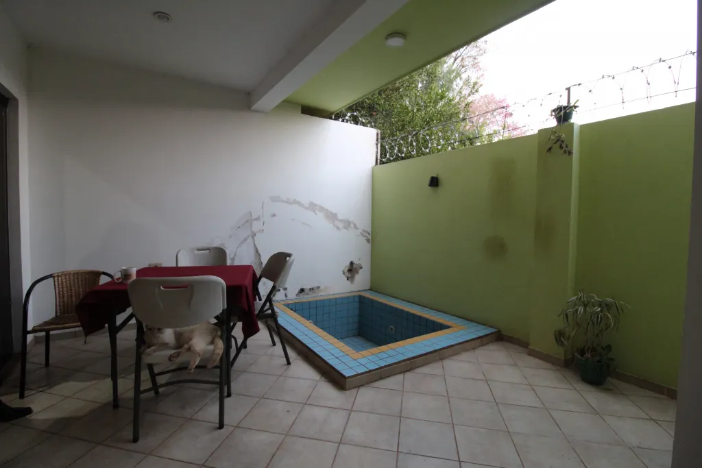 VENDO TRIPLEX PISOS DE PARQUET CON HIDROMASAJE.FDO DE LA MORA ZONA NORTE. — foto 3