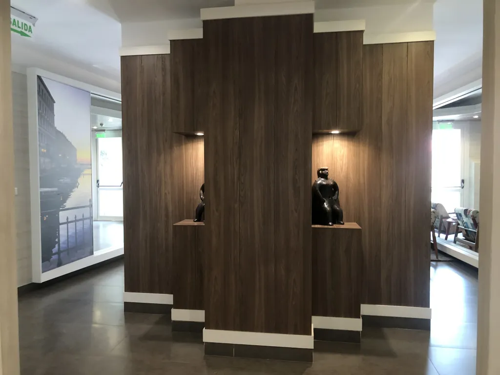 En venta departamento de 2 dormitorios en exclusivo y seguro edificio Barrio Mariscal — foto 2