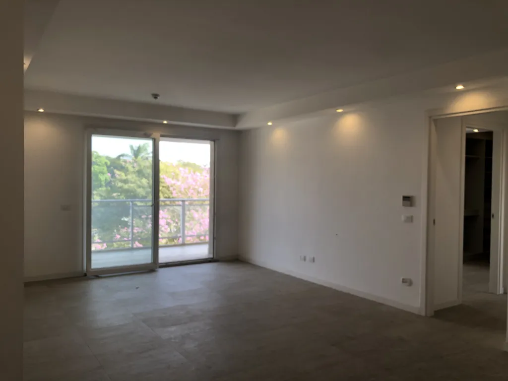 En venta departamento de 2 dormitorios en exclusivo y seguro edificio Barrio Mariscal — foto 3