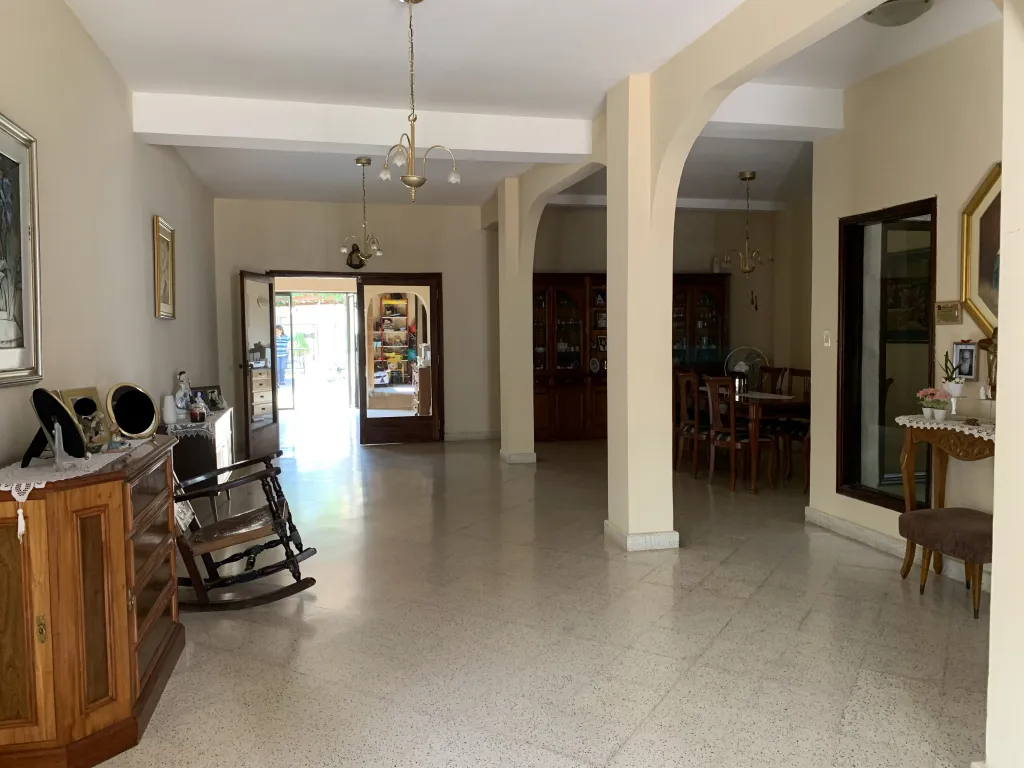 VENDO RESIDENCIA CON PISCINA ZONA MUNICIPALIDAD DE LAMBARE — foto 2