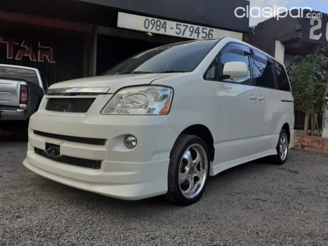 Toyota Noah 2003 — foto 2