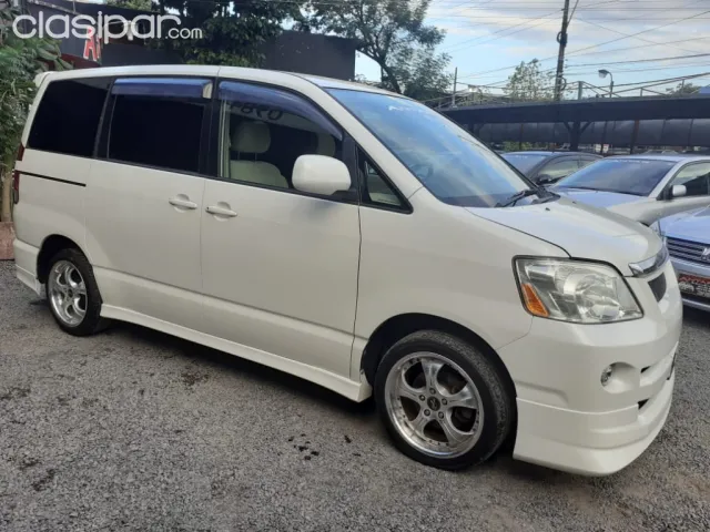 Toyota Noah 2003 — foto 4