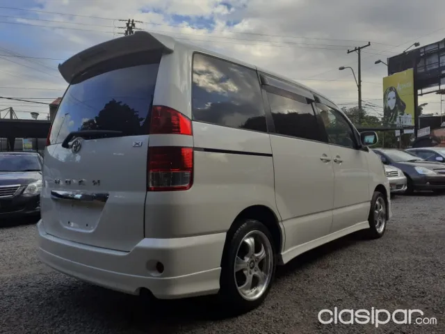Toyota Noah 2003 — foto 6