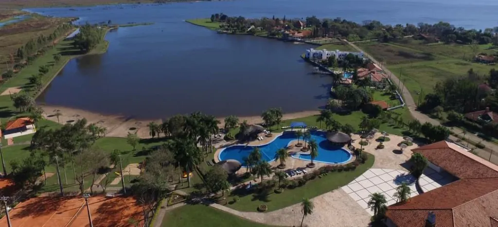 TRES HERMOSOS TERRENOS EN SAN BER - PUERTA DE LAGO A Gs. 80.000.000 c UNO. — foto 3
