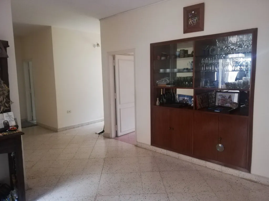 A CDRAS. DE LA AVDA. ESPAÑA Y BRASILIA AMPLIA VIVIENDA — foto 3