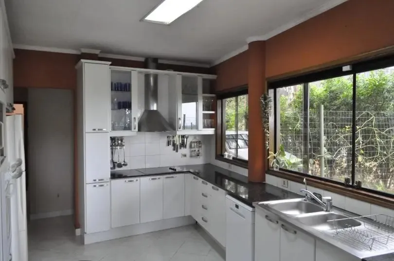 VENDO IMPONENTE RESIDENCIA ZONA YACHT — foto 3